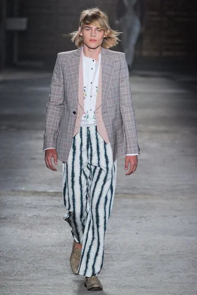 Look 19